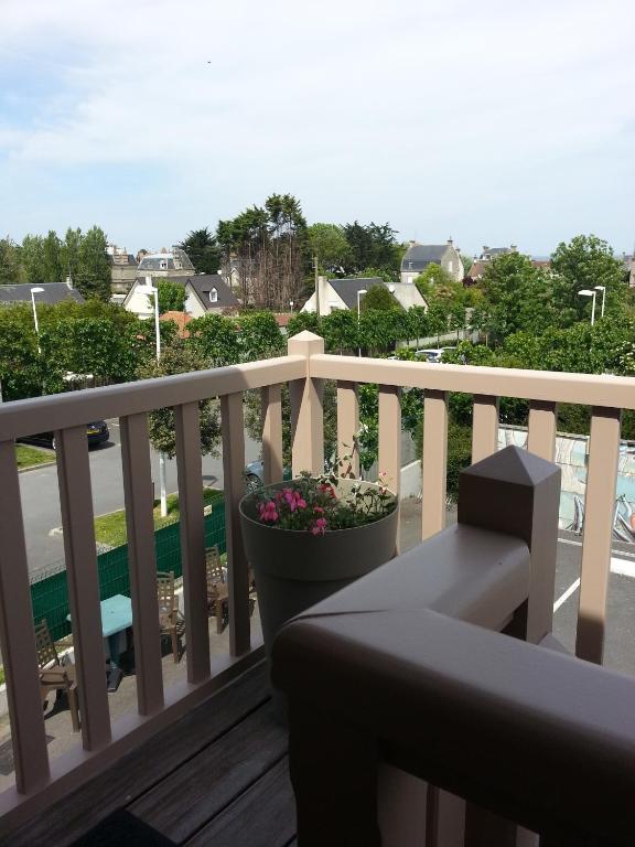 Hotel L'Ideal Le Mountbatten Arromanches-les-Bains Exterior foto